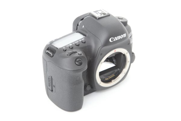 Canon EOS 5D Mark IV on Sale