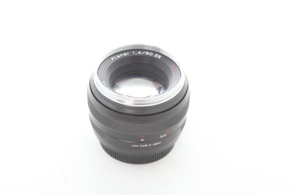 Zeiss ZE 50mm f1.4 Planar T* with lens hood - for Canon EF Discount