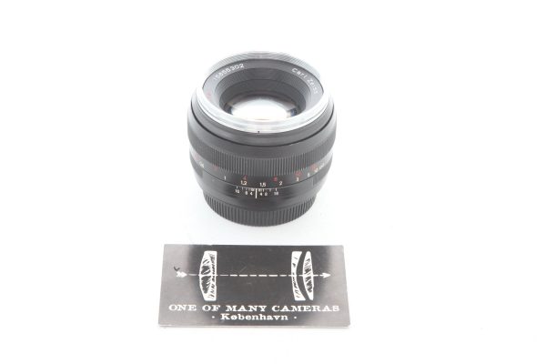 Zeiss ZE 50mm f1.4 Planar T* with lens hood - for Canon EF Discount